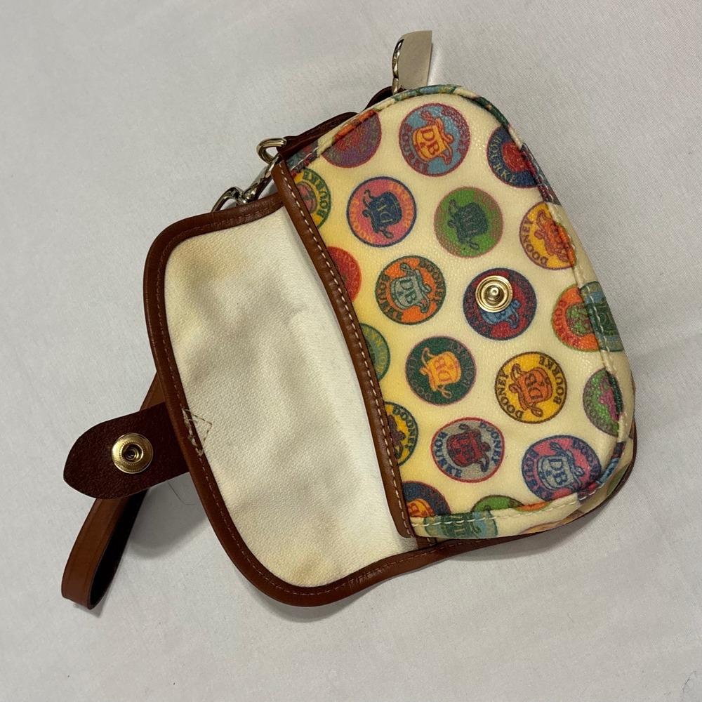 DOONEY & BOURKE adorable wristlet with logo design and brown leather detailing - Picture 4 of 13